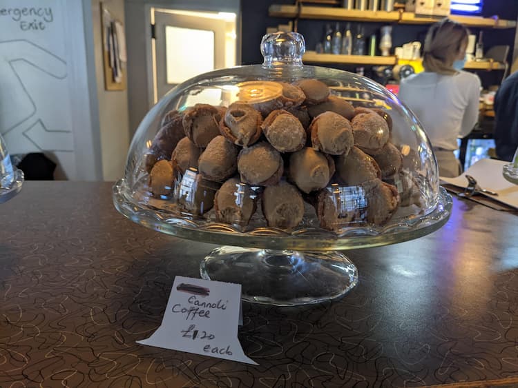 Fine Italian coffee cannonli cake